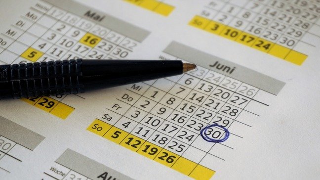 Monatskalender, in dem Termine angestrichen sind