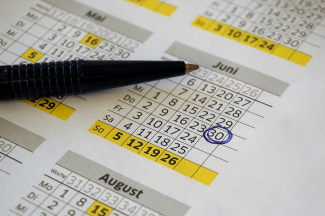 Monatskalender, in dem Termine angestrichen sind